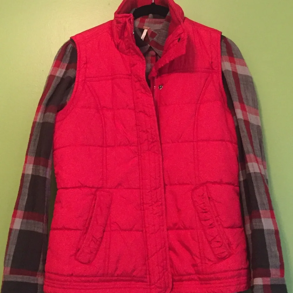 Red vest NY&Co..‎